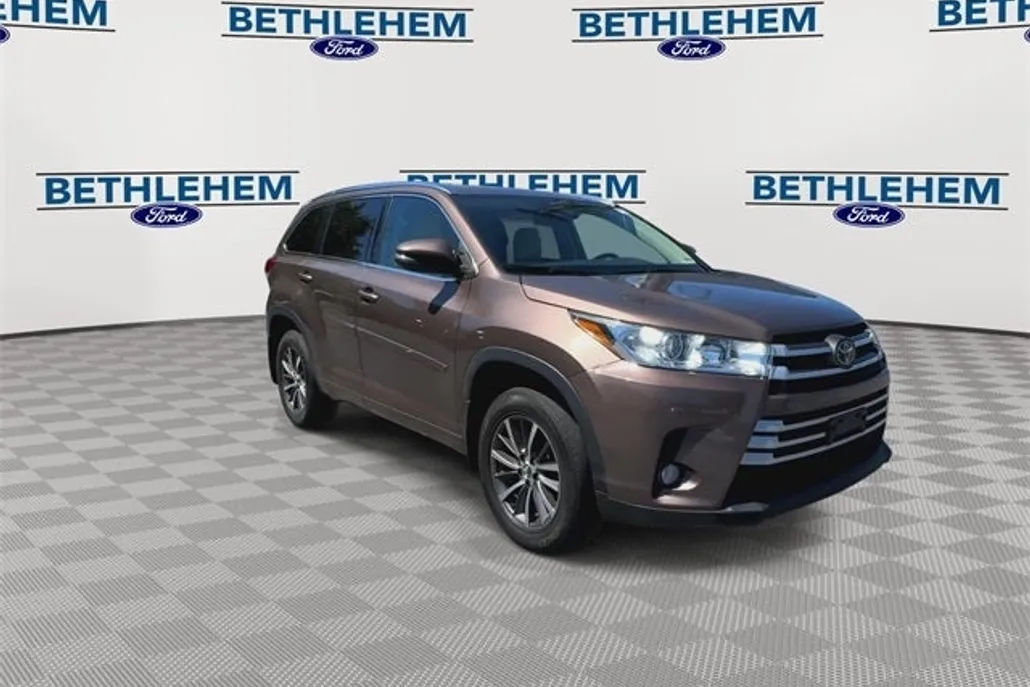 2018 Toyota Highlander SE photo 1
