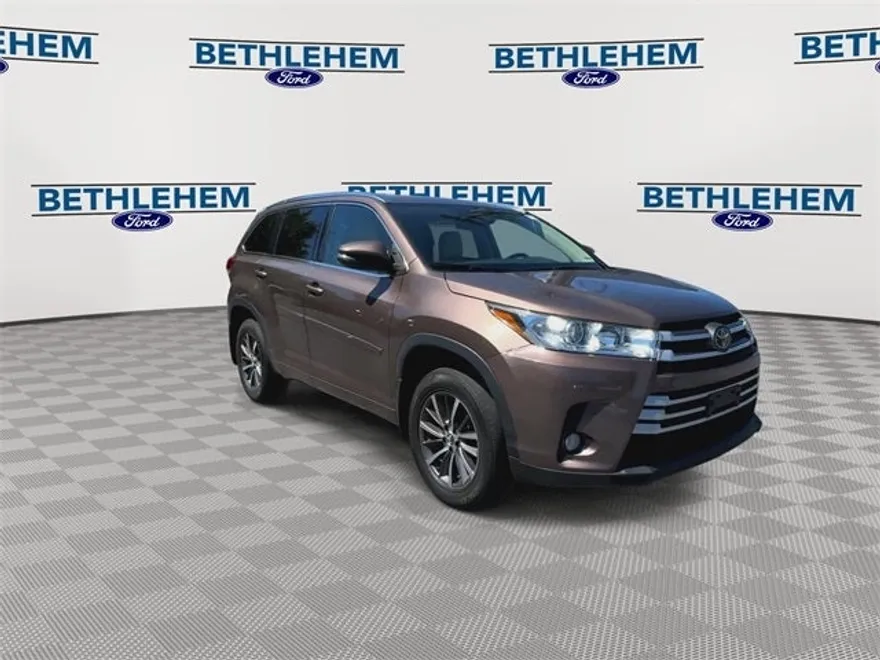 2018 Toyota Highlander SE photo 1