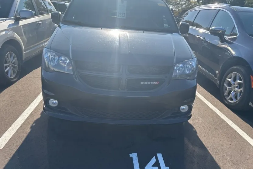 2017 Dodge Grand Caravan GT photo 1