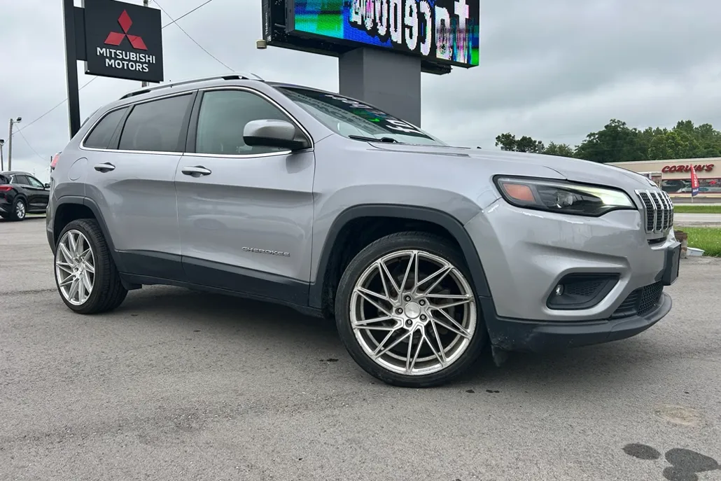 2019 Jeep Cherokee Latitude photo 1