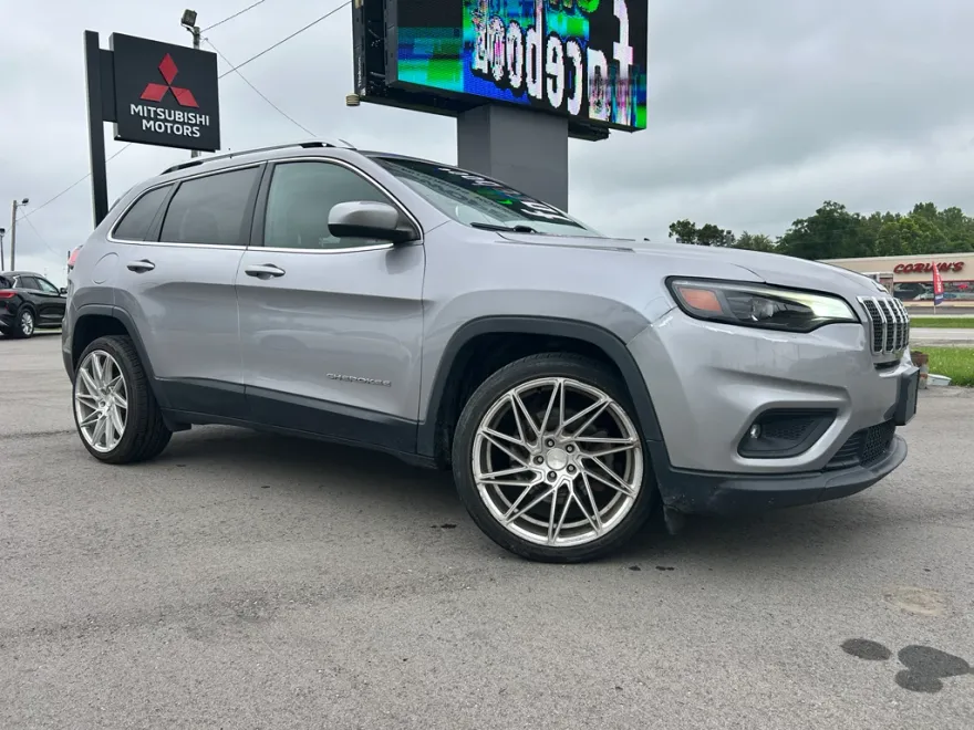 2019 Jeep Cherokee Latitude photo 1