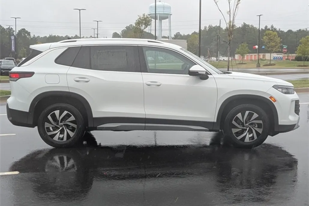 2025 Volkswagen Tiguan S photo 1