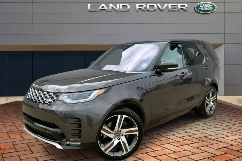 2023 Land Rover Discovery Metropolitan Edition photo 1
