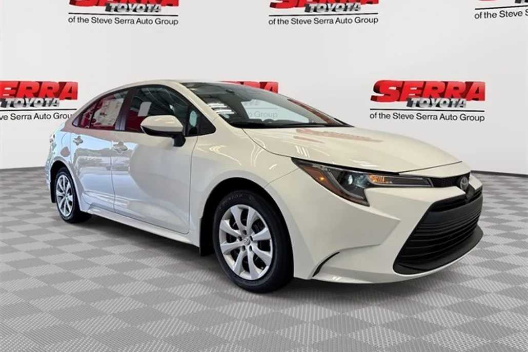 2025 Toyota Corolla LE photo 1