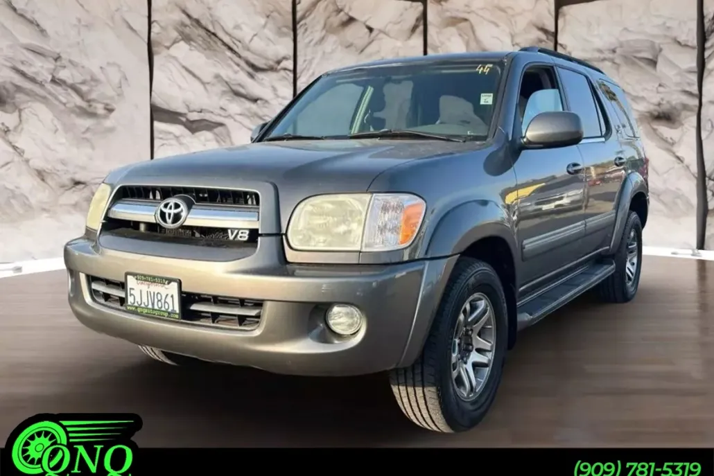 2005 Toyota Sequoia SR5 photo 1