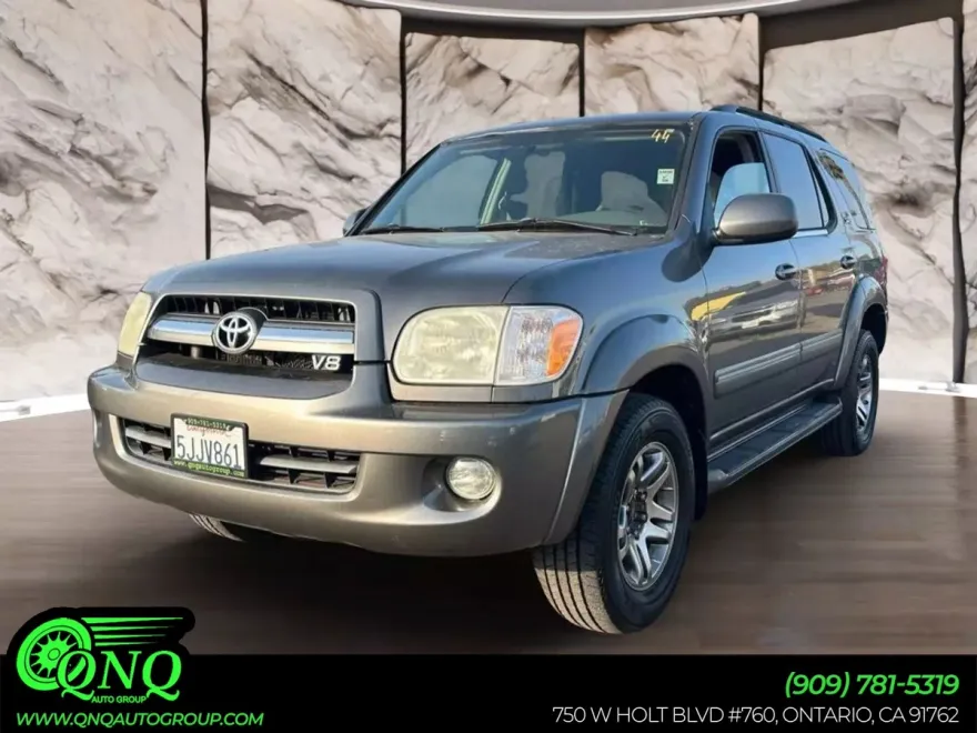 2005 Toyota Sequoia SR5 photo 1