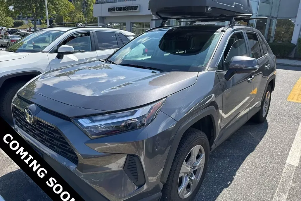 2024 Toyota RAV4 Hybrid XLE photo 1
