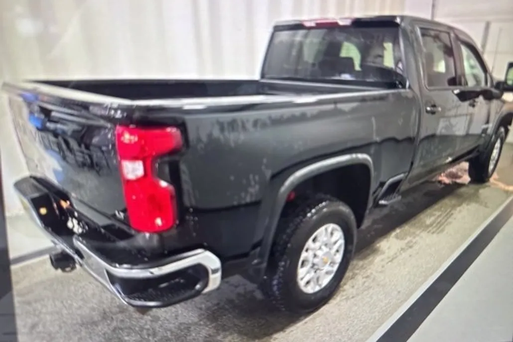 2022 Chevrolet Silverado 2500HD LT photo 1