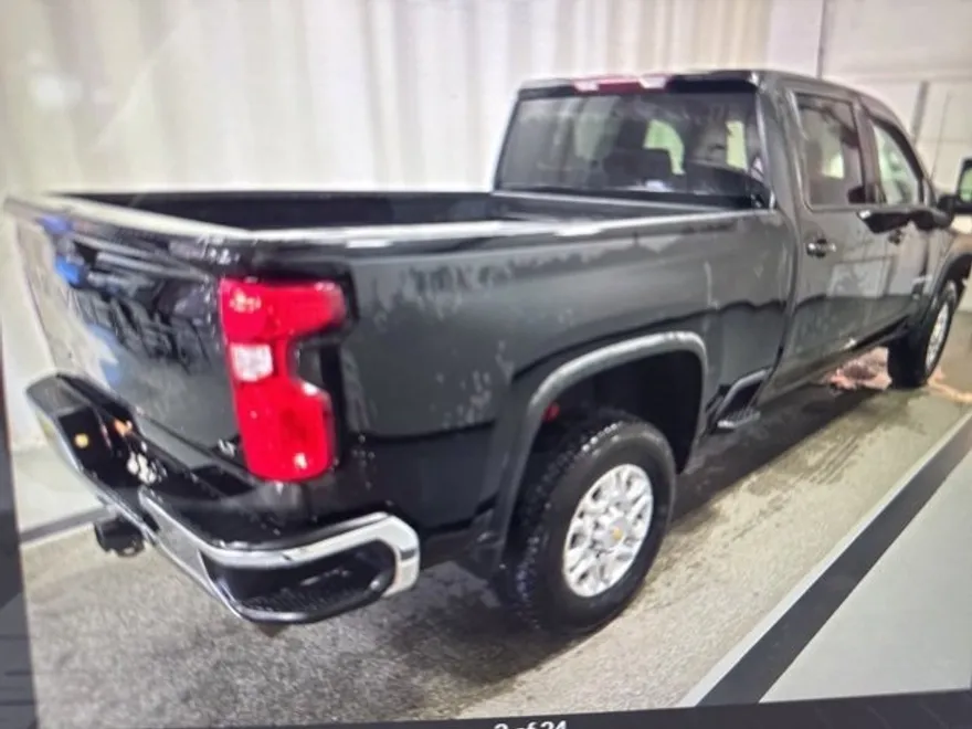 2022 Chevrolet Silverado 2500HD LT photo 1