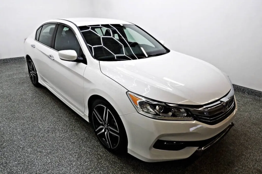 2017 Honda Accord Sport photo 1