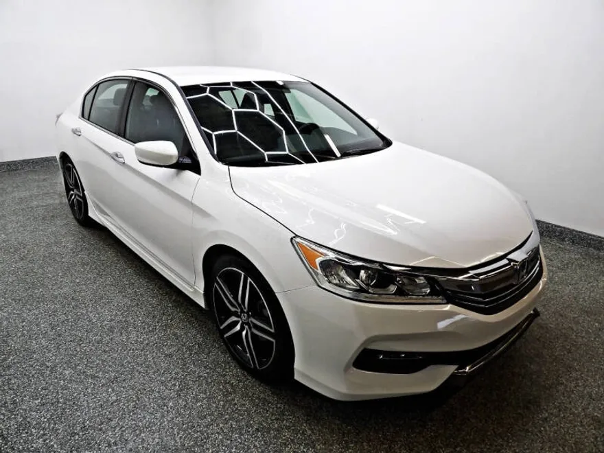 2017 Honda Accord Sport photo 1
