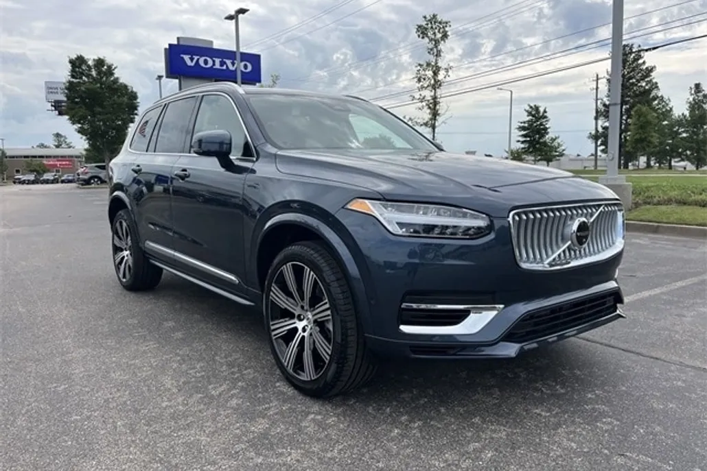 2025 Volvo XC90 T8 photo 1
