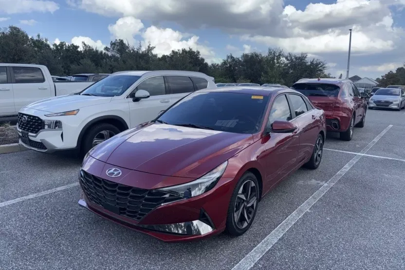 2023 Hyundai Elantra Limited photo 1