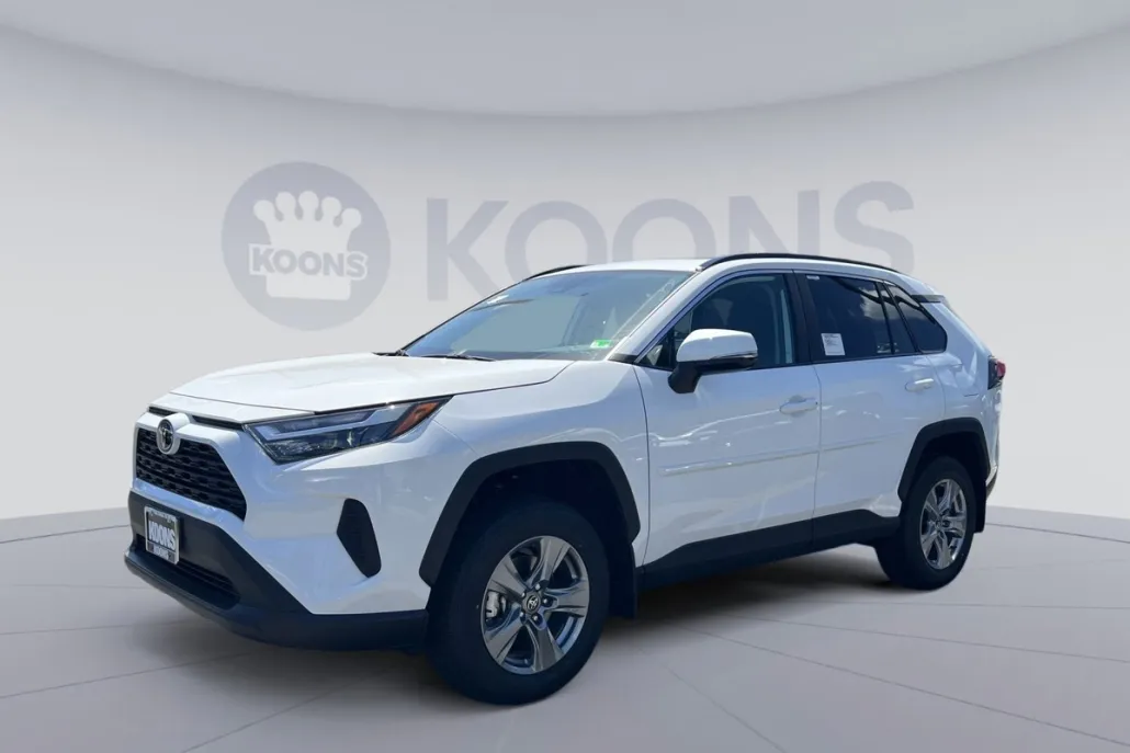 2025 Toyota RAV4 XLE photo 1