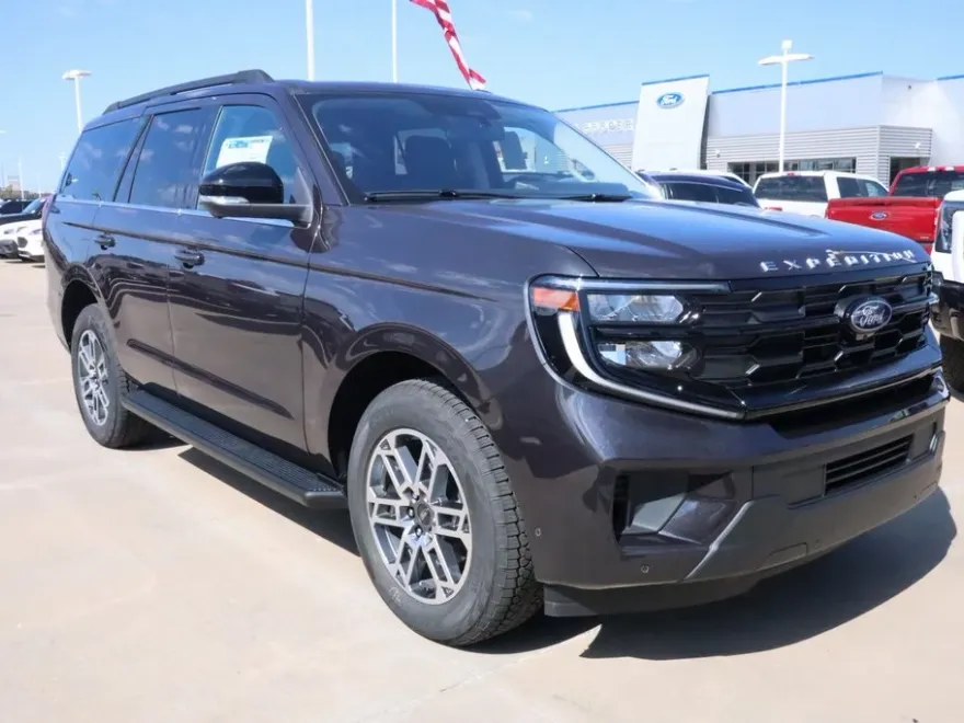 2025 Ford Expedition photo 1