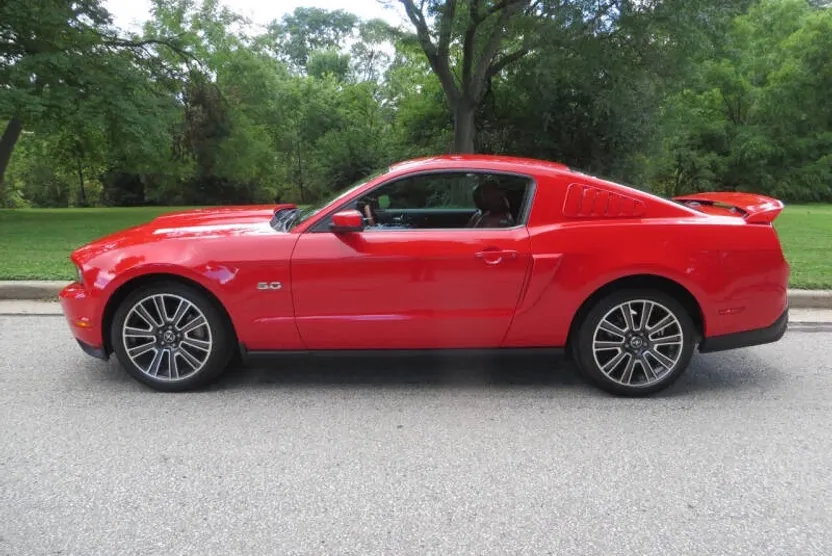 2011 Ford Mustang GT Premium photo 1