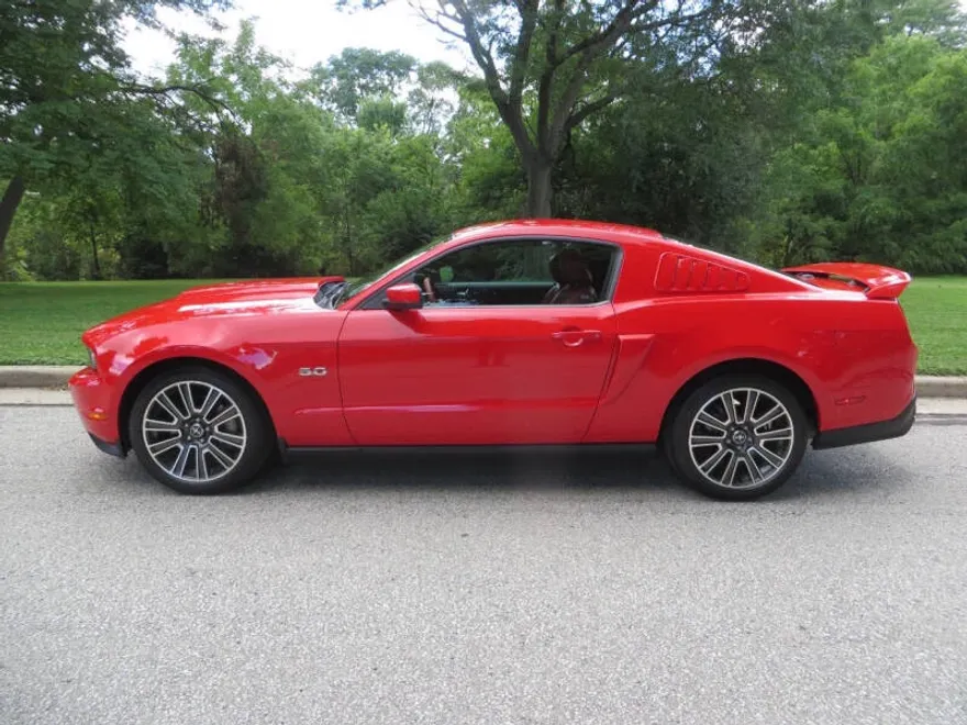 2011 Ford Mustang GT Premium photo 1
