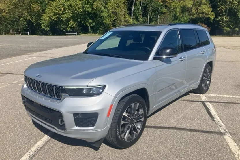 2023 Jeep Grand Cherokee Overland photo 1