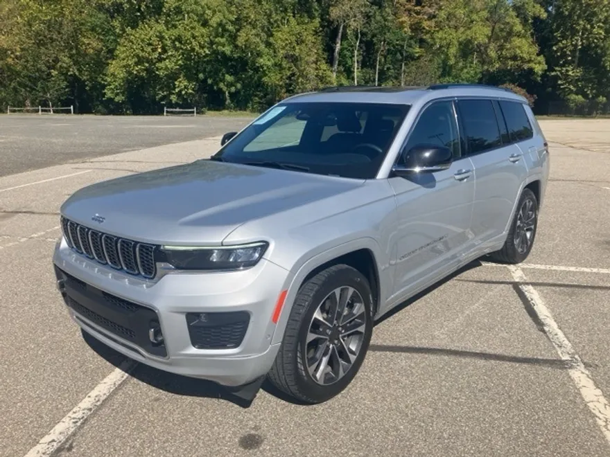 2023 Jeep Grand Cherokee Overland photo 1