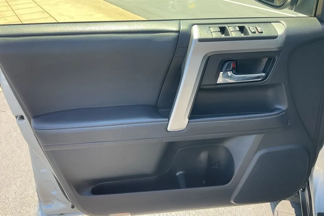 2024 Toyota 4Runner SR5 Premium photo 1