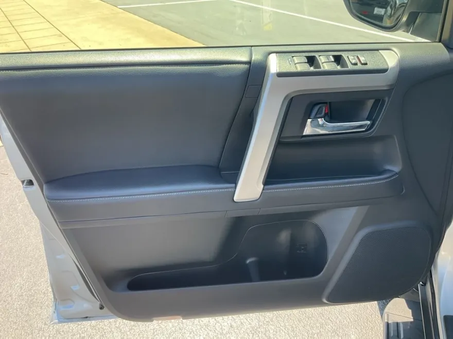2024 Toyota 4Runner SR5 Premium photo 1