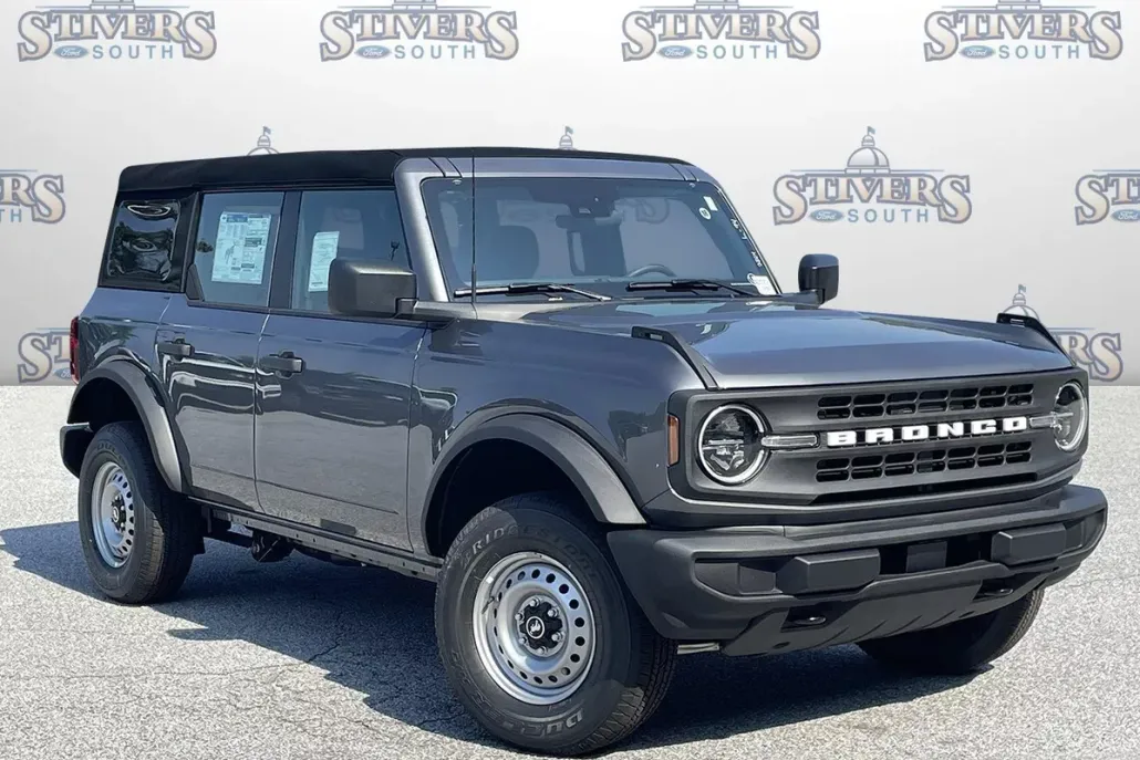 2025 Ford Bronco Base photo 1