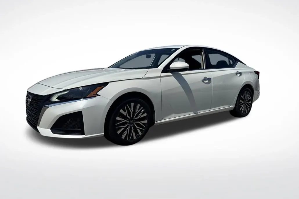 2023 Nissan Altima 2.5 SV photo 1