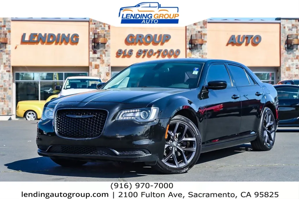 2020 Chrysler 300 Touring photo 1