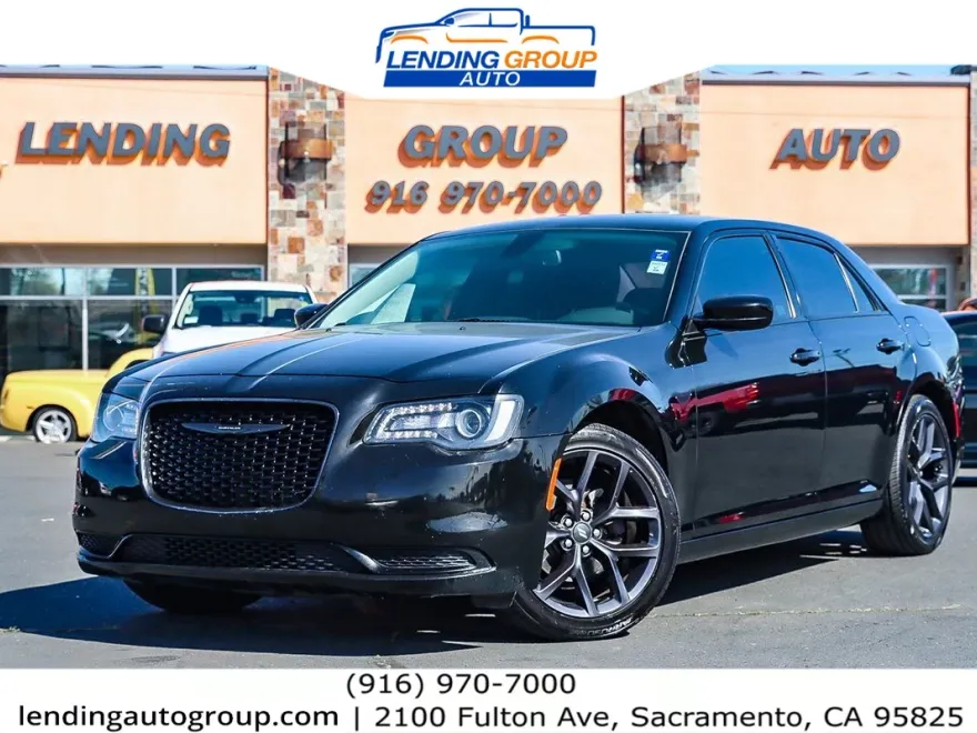 2020 Chrysler 300 Touring photo 1
