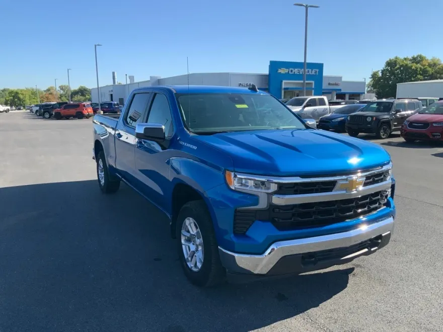 2023 Chevrolet Silverado 1500 LT photo 1