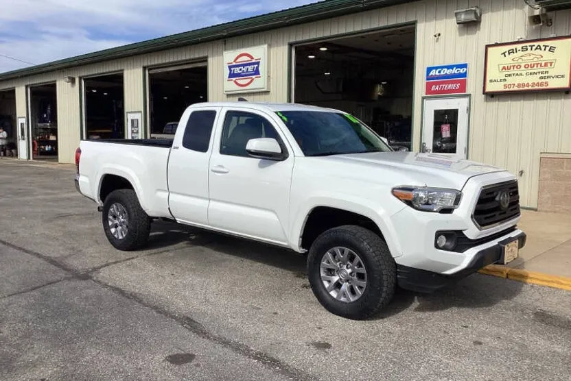 2018 Toyota Tacoma SR5 V6 photo 1