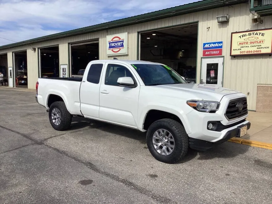 2018 Toyota Tacoma SR5 V6 photo 1