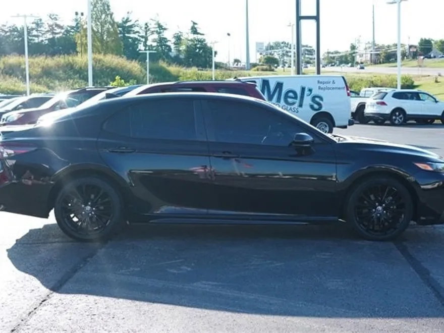 2021 Toyota Camry SE photo 1