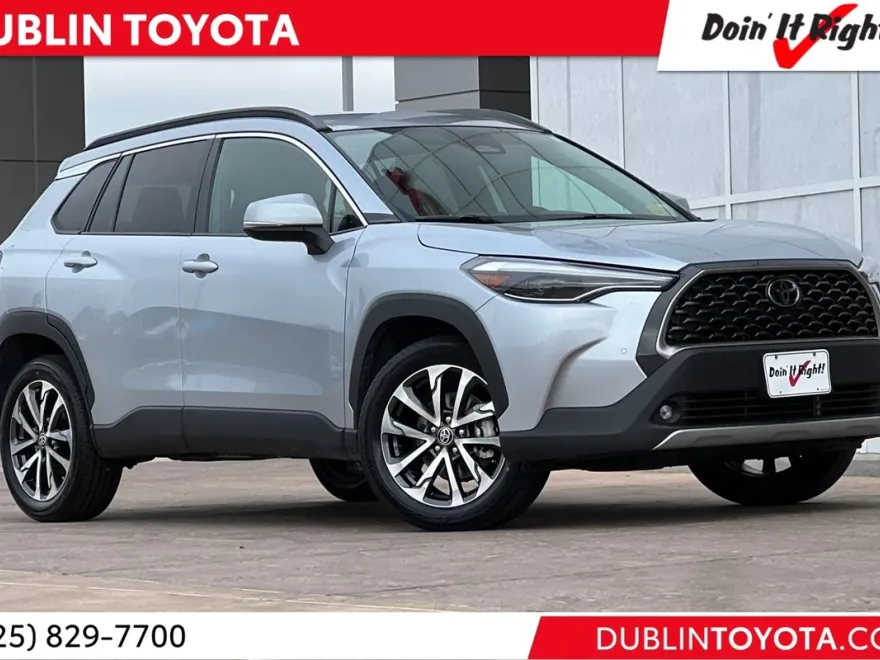 2023 Toyota Corolla Cross XLE photo 1