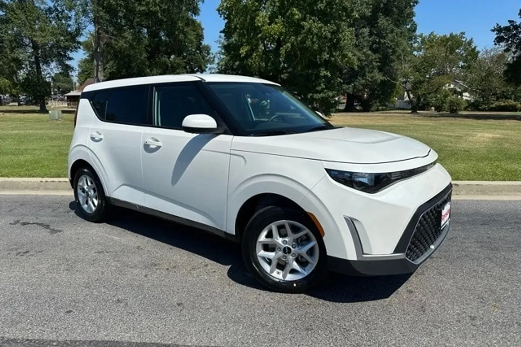 2025 Kia Soul S photo 1