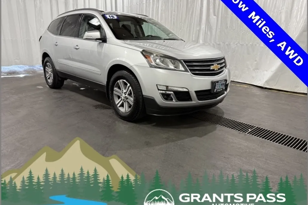 2016 Chevrolet Traverse 2LT photo 1