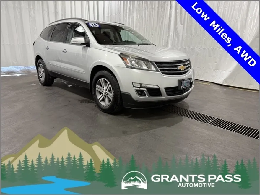 2016 Chevrolet Traverse 2LT photo 1