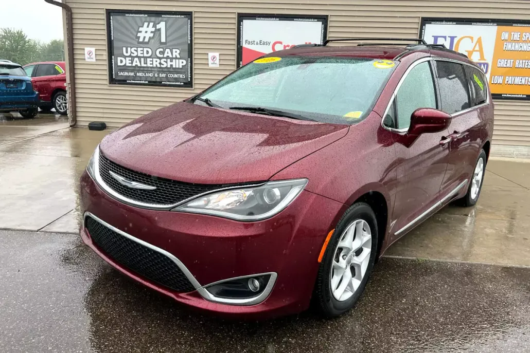 2017 Chrysler Pacifica Touring L photo 1