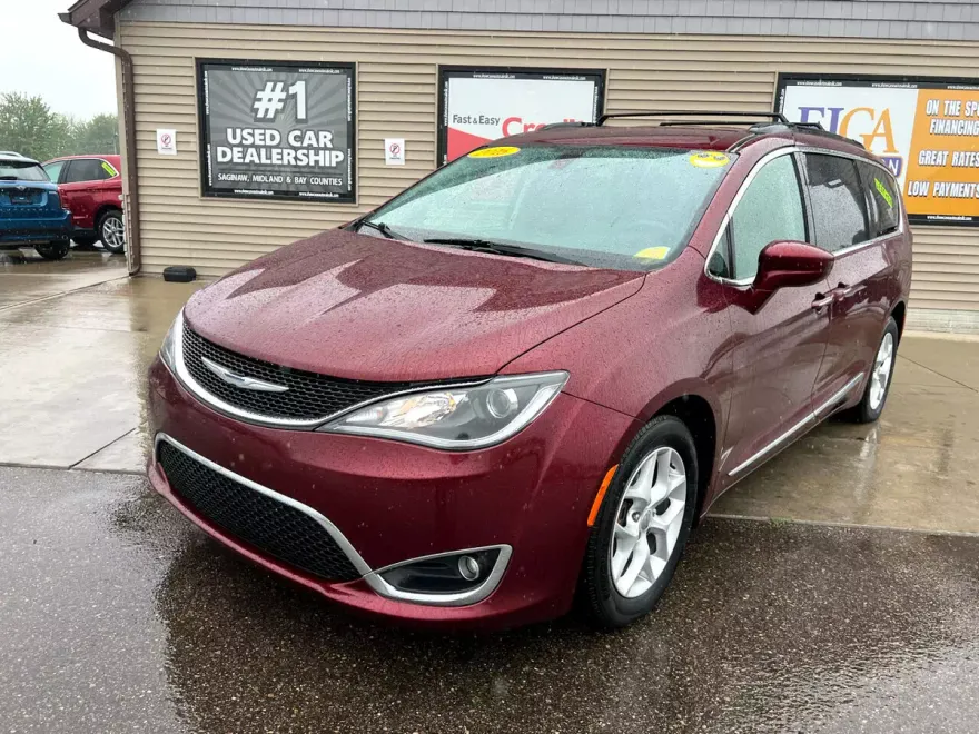 2017 Chrysler Pacifica Touring L photo 1