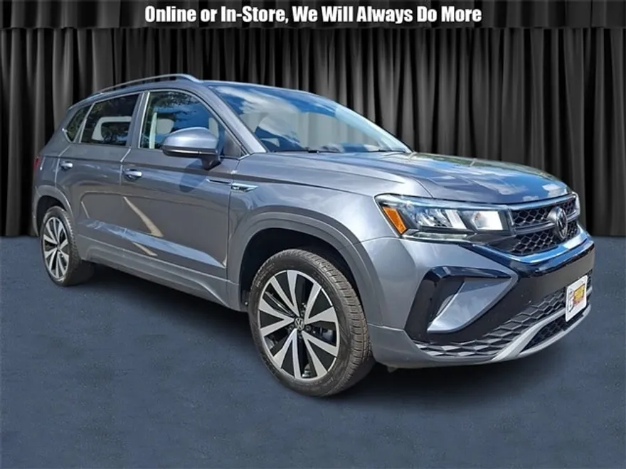 2024 Volkswagen Taos SE photo 1