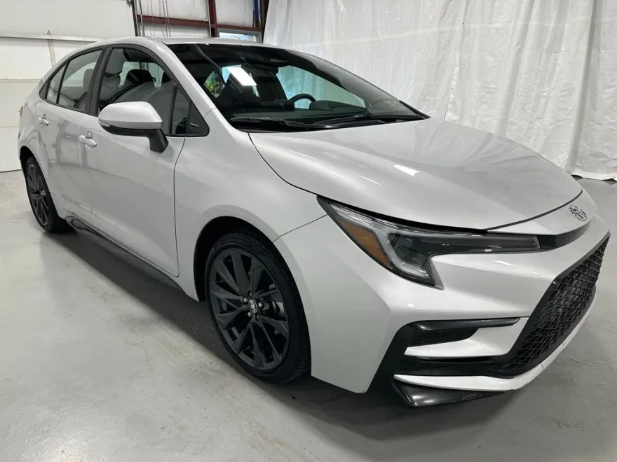 2025 Toyota Corolla SE photo 1