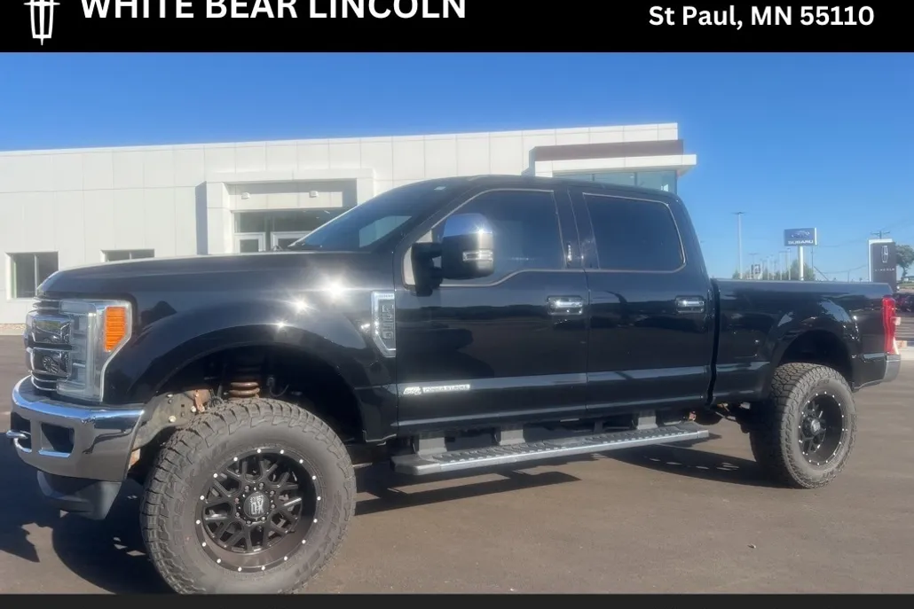 2017 Ford F-250 Lariat photo 1