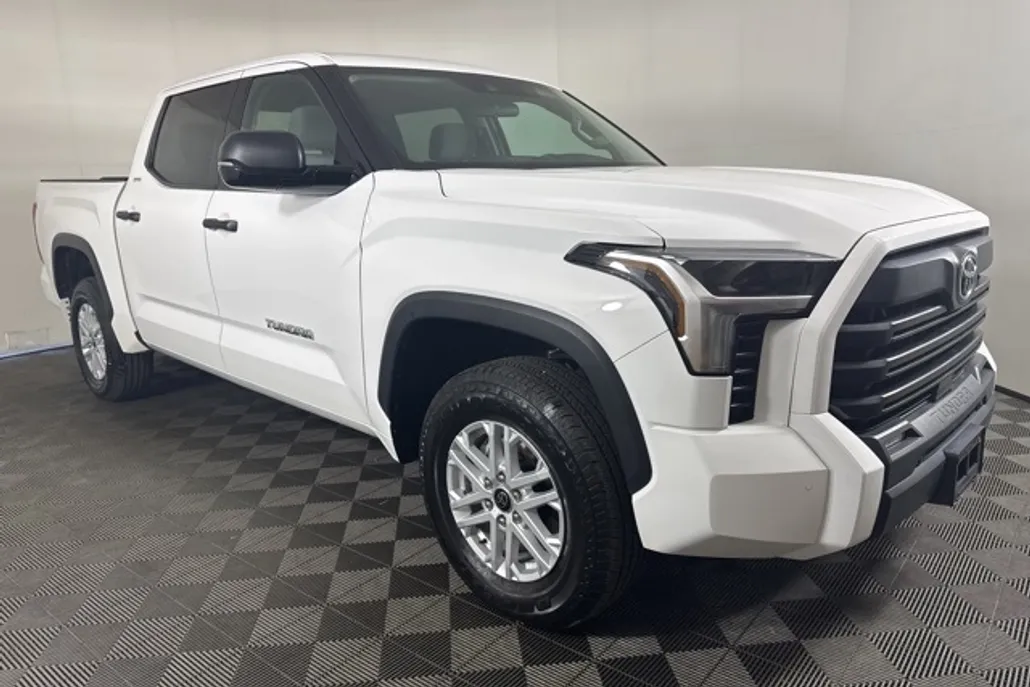 2023 Toyota Tundra SR5 photo 1