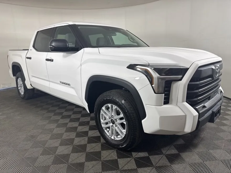 2023 Toyota Tundra SR5 photo 1