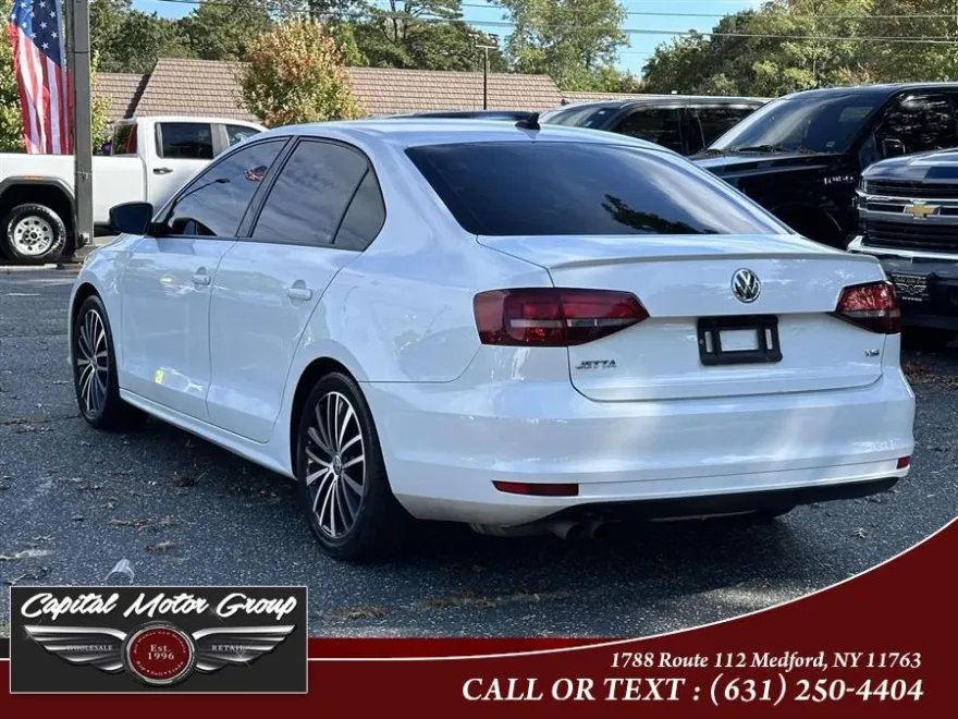 2017 Volkswagen Jetta 1.8T Sport photo 1