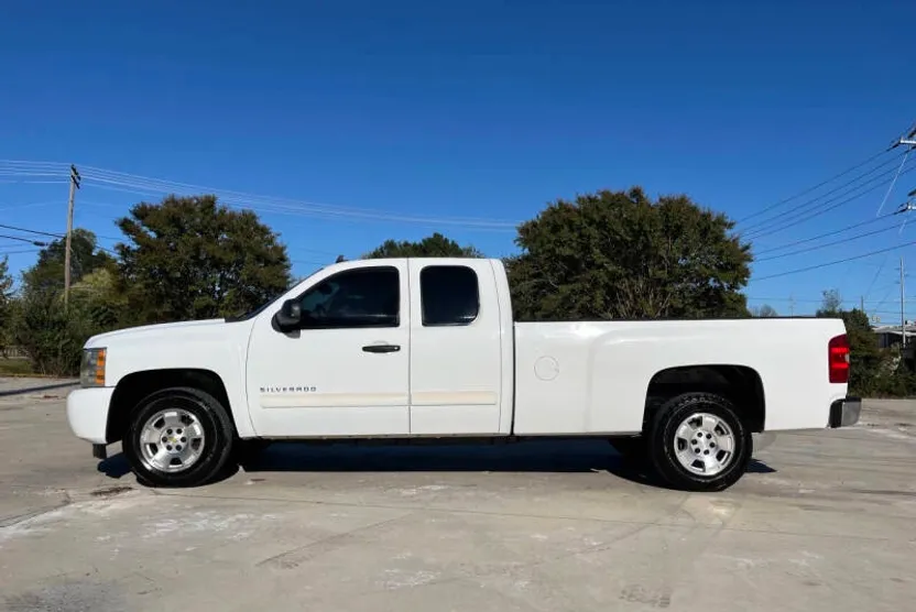 2010 Chevrolet Silverado 1500 LT photo 1