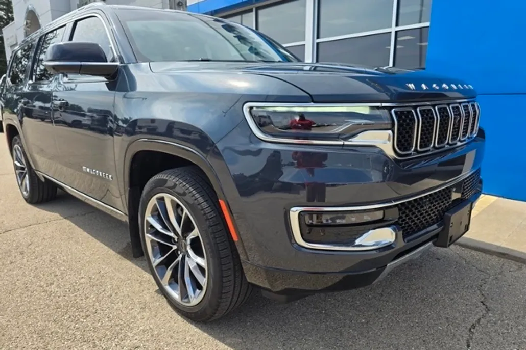 2023 Jeep Wagoneer L Series III photo 1