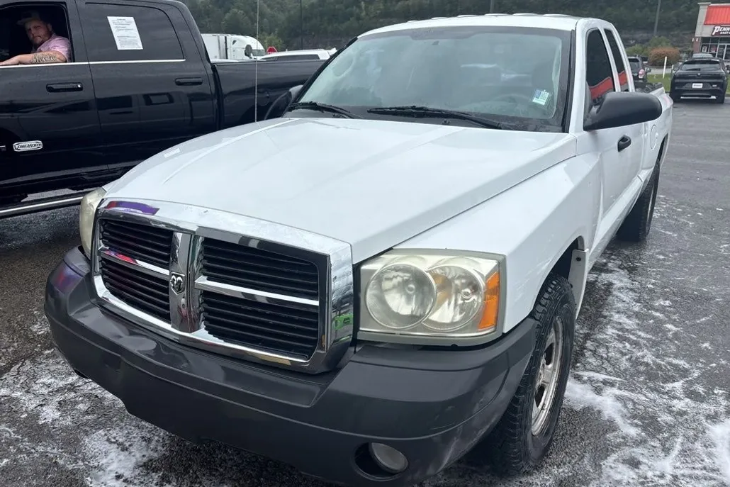 2005 Dodge Dakota ST photo 1