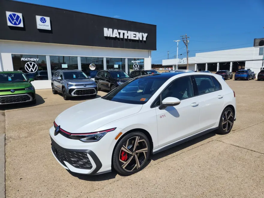 2025 Volkswagen Golf GTI SE photo 1