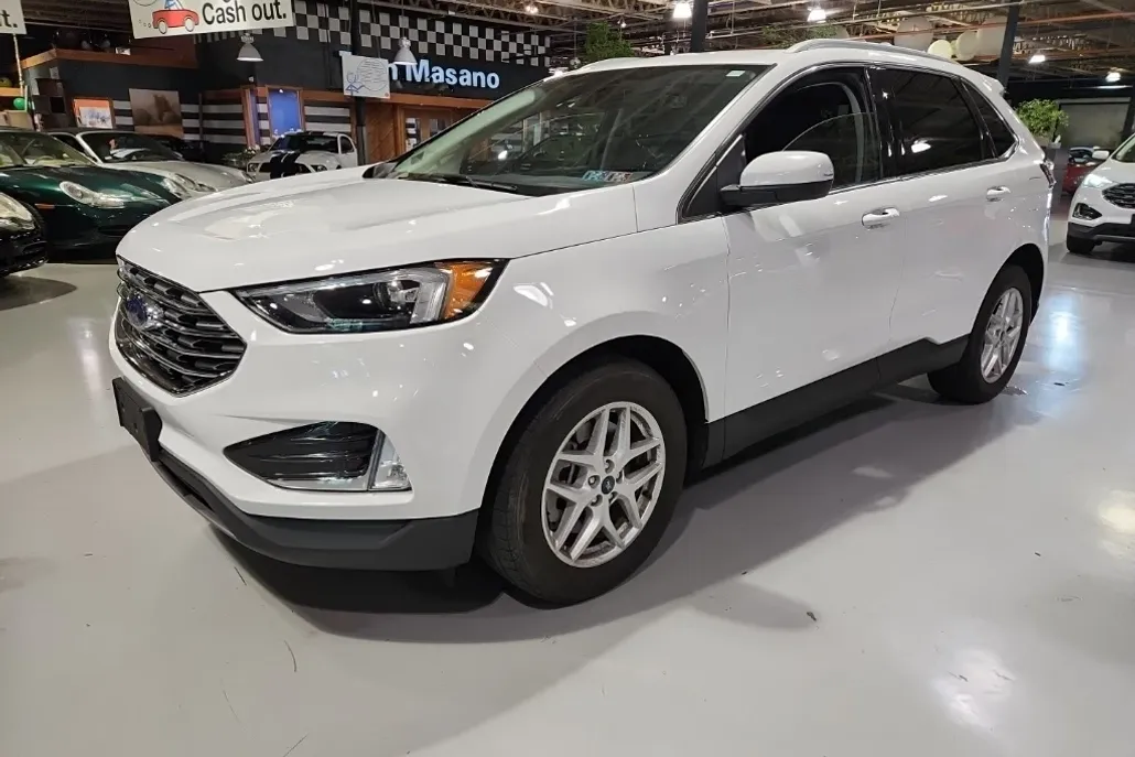 2022 Ford Edge SEL photo 1